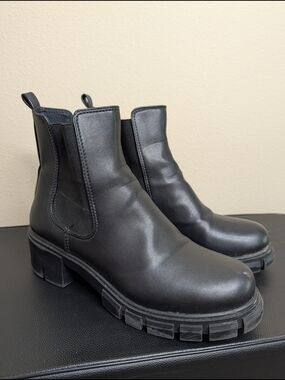 Madden Girl Tessa Lug Sole Chelsea Boots Black Chunky Platform Size‎ 10